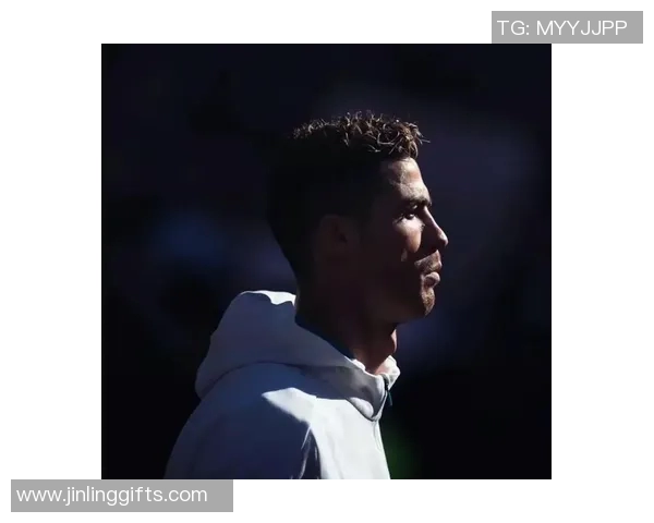 足球明星头像男C罗的魅力与风采解析，探寻他背后的故事与成就